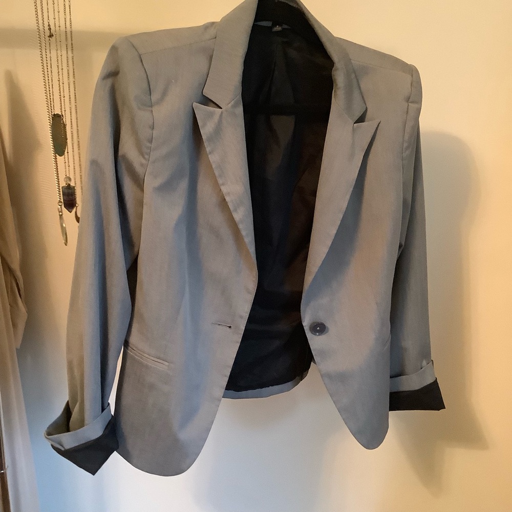 [express] essential blazer 🐺